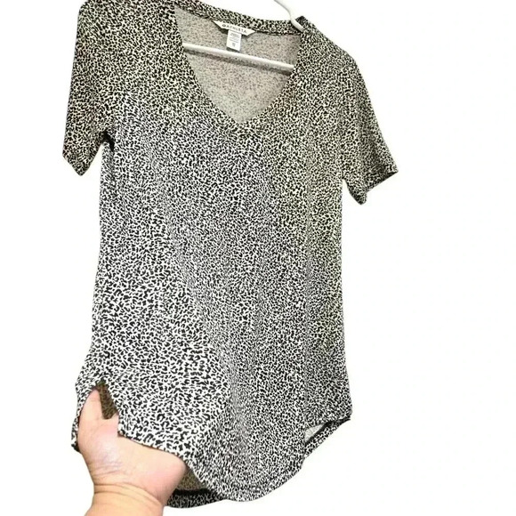 Athleta Breezy V-Neck T-Shirt Women’s Leopard Print Size XS #020 - Picture 3 of 8